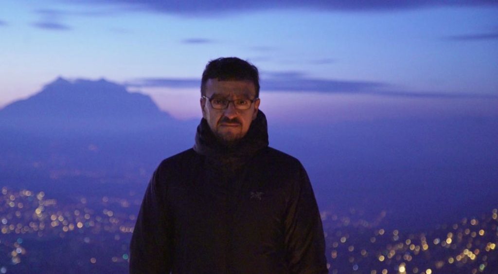 Estrenó En el nombre del pueblo en Cablevisión Flow