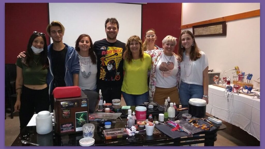 Finalizó la capacitación de peinado y maquillaje para audiovisual
